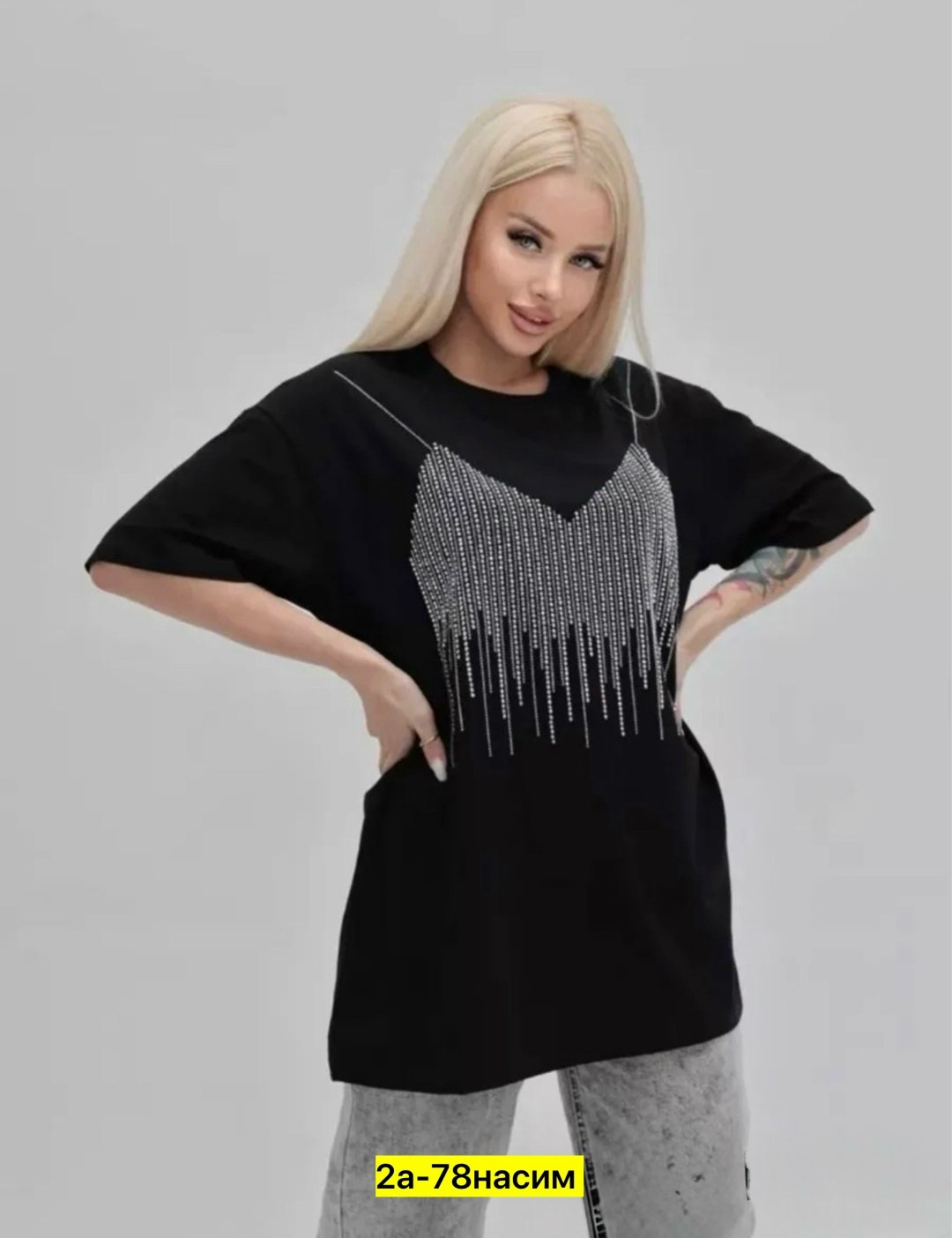 женская футболка оверсайз со стразами белого цвета,футболка oversize со стразами,футболка на стиле oversize со стразами,футболка женская со стразами оверсайз,футболка свободного кроя со стразами для ж