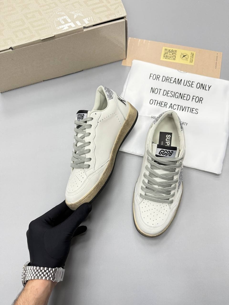 кеды golden goose,кроссовки golden goose,golden goose кеды ball star с блестками белый,golden goose кеды ball star с эффектом потертости белый,golden goose deluxe brand белые кожаные кеды