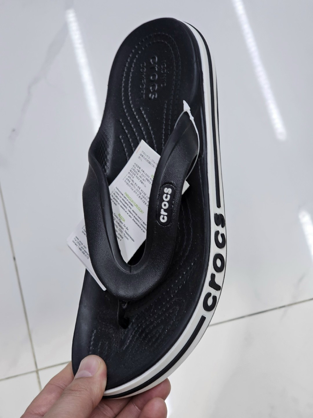 шлепанцы crocs,crocs bayaband flip,шлепанцы crocs bayaband flip,кроксы сланцы женские,сланцы crocs