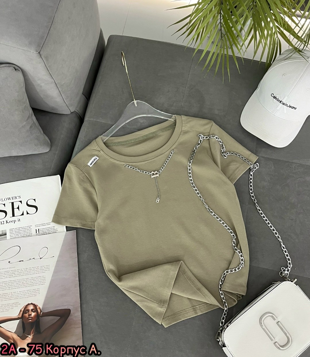 футболки женская,футболка с цепочкой,футболка стильная,футболка с цепочкой