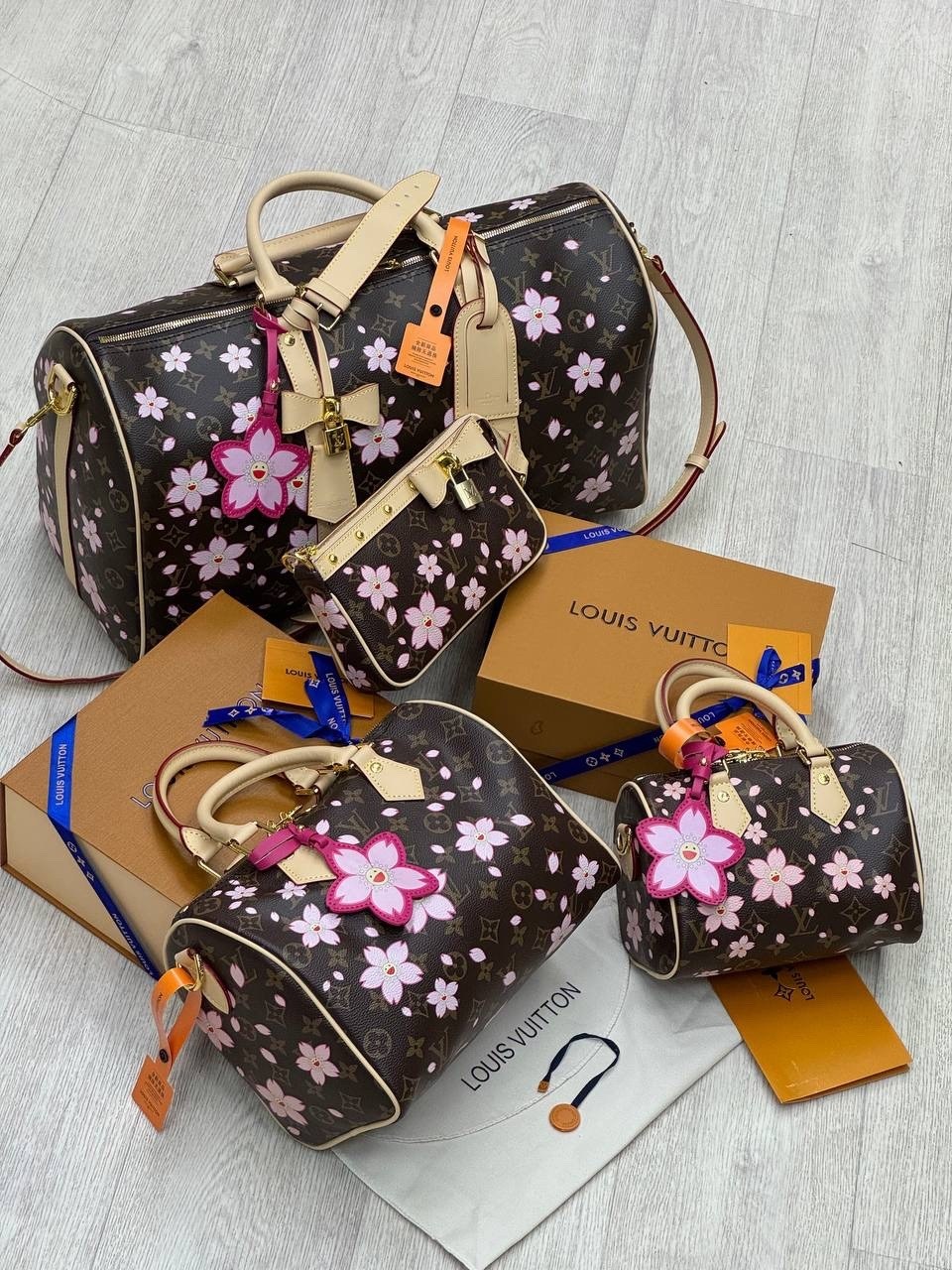 сумка louis vuitton,louis vuitton женская сумка,дорожная сумка louis vuitton,сумка louis vuitton 25-20см реплика,сумка louis vuitton takashi murakami