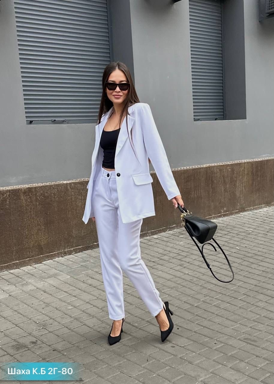 женский брючный костюм с пиджаком,брючный костюм с пиджаком,брючный костюм с укороченным пиджаком,малиновый брючный костюм,женский брючный костюм