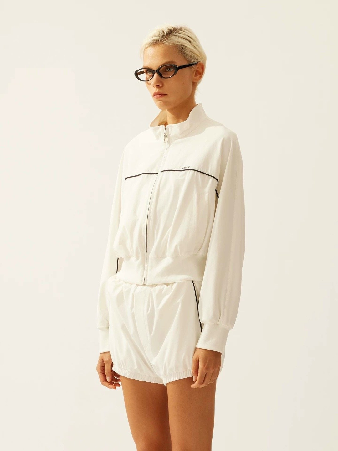 спортивные костюмы,спорт костюм,легкая куртка,костюм женский спортивный,спортивный костюм стильный