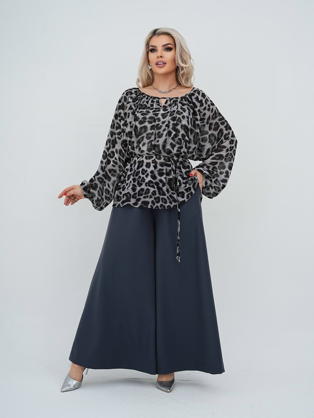 костюм брючный вечерний,костюм с брюками,блуза свободного кроя,,костюм двойка