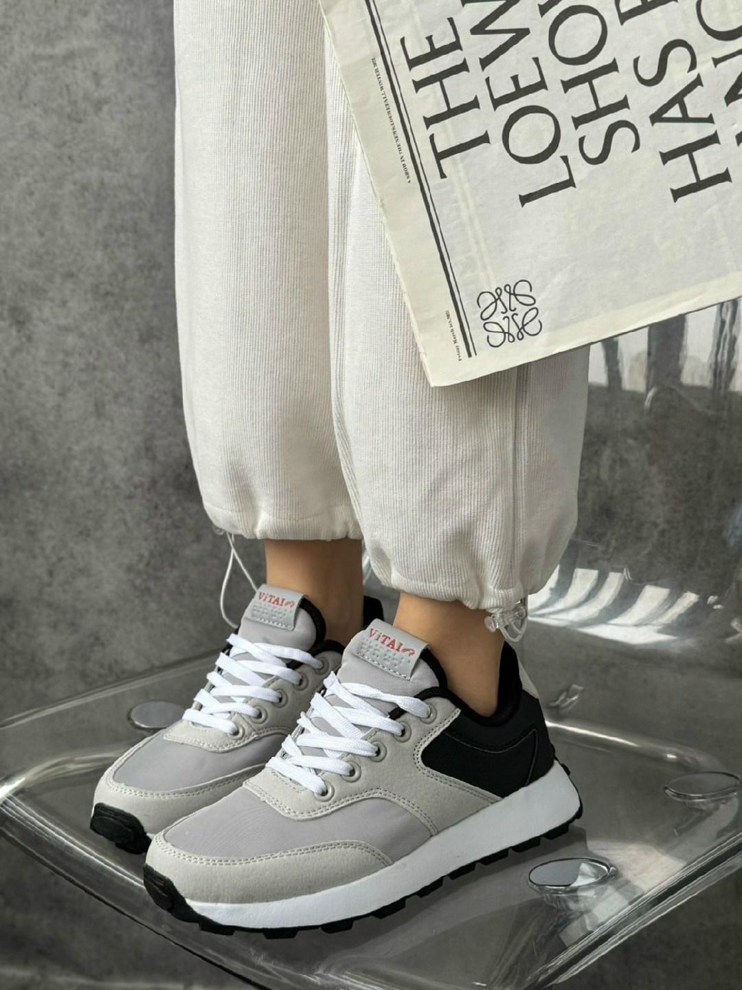 женские кроссовки,,кроссовки модные,белые кроссовки,стильные кроссовки