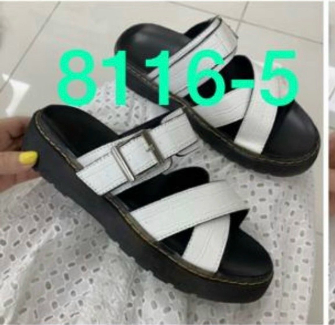 сандалии с ремешками,сандали,сандалии,кожаные сандалии с пряжкой,женские сандалии