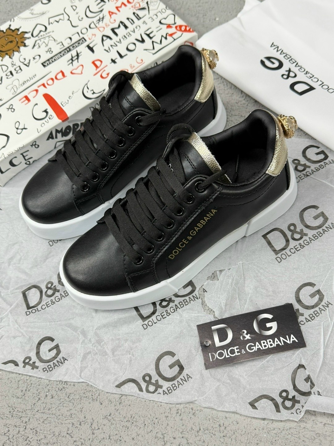 кожаные кроссовки белого цвета dolce & gabbana portofino,кроссовки дольче габбана женские белые,кроссовки dolce & gabbana,дольче габбана кроссовки женские оригинал,кеды дольче габбана мужские белые