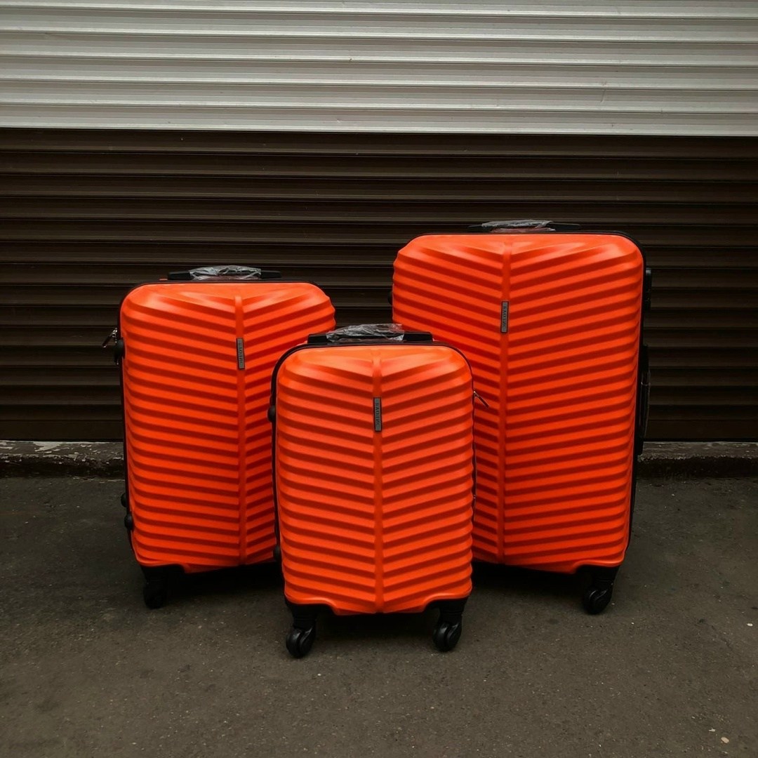 комплект чемодан,чемодан,чемодан на колесах,пластиковый чемодан,чемодан женский