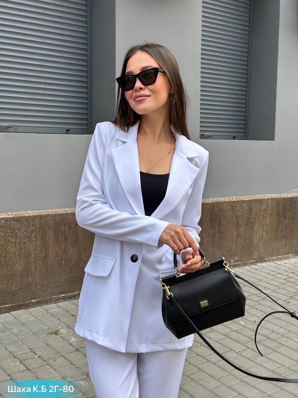 женский брючный костюм с пиджаком,брючный костюм с пиджаком,брючный костюм с укороченным пиджаком,малиновый брючный костюм,женский брючный костюм