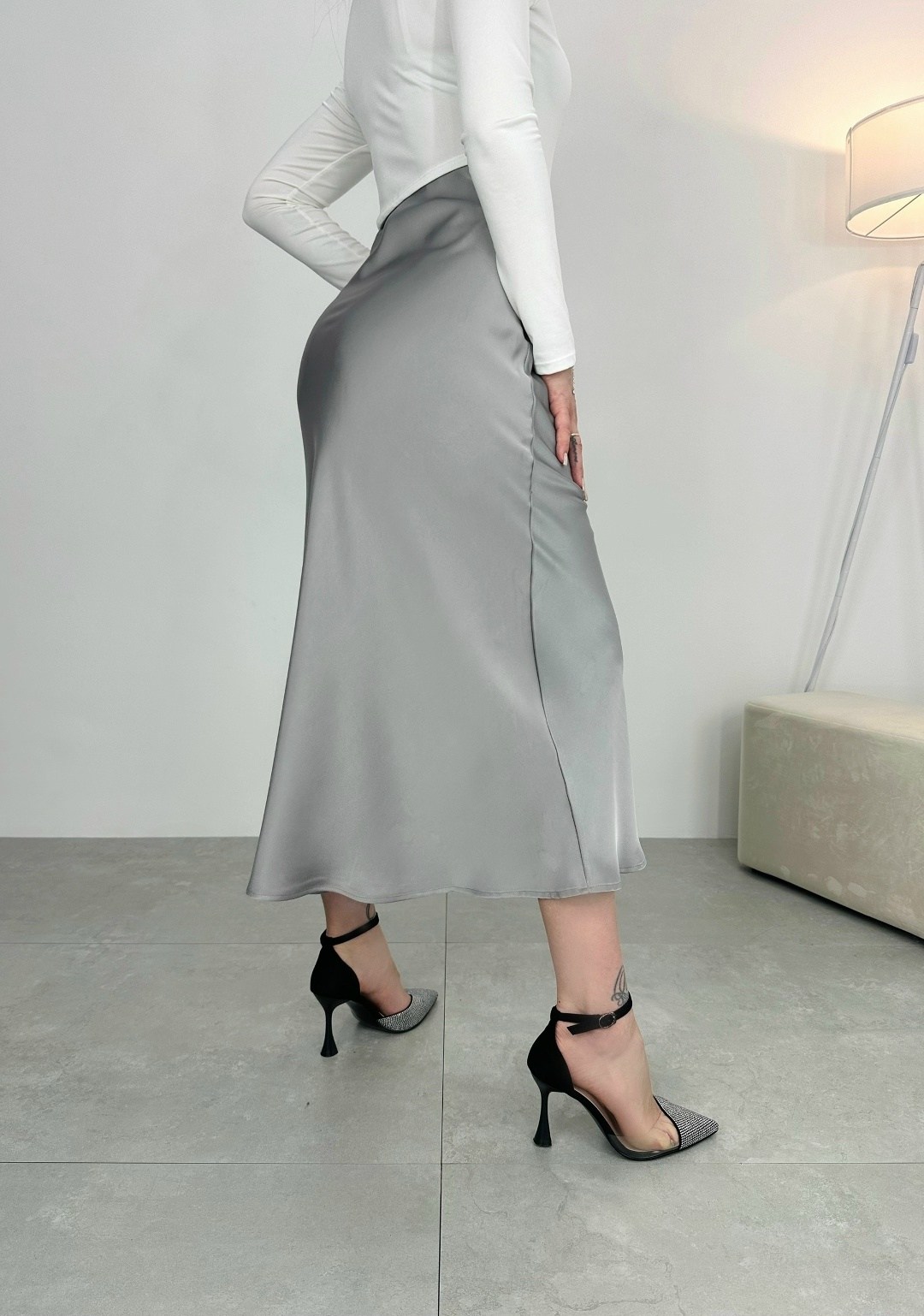 атласная коричневая юбка,атласная юбка,атласная юбка миди,юбка атласная длинная макси с разрезом six reasons 197170175,шелковая юбка коричневая