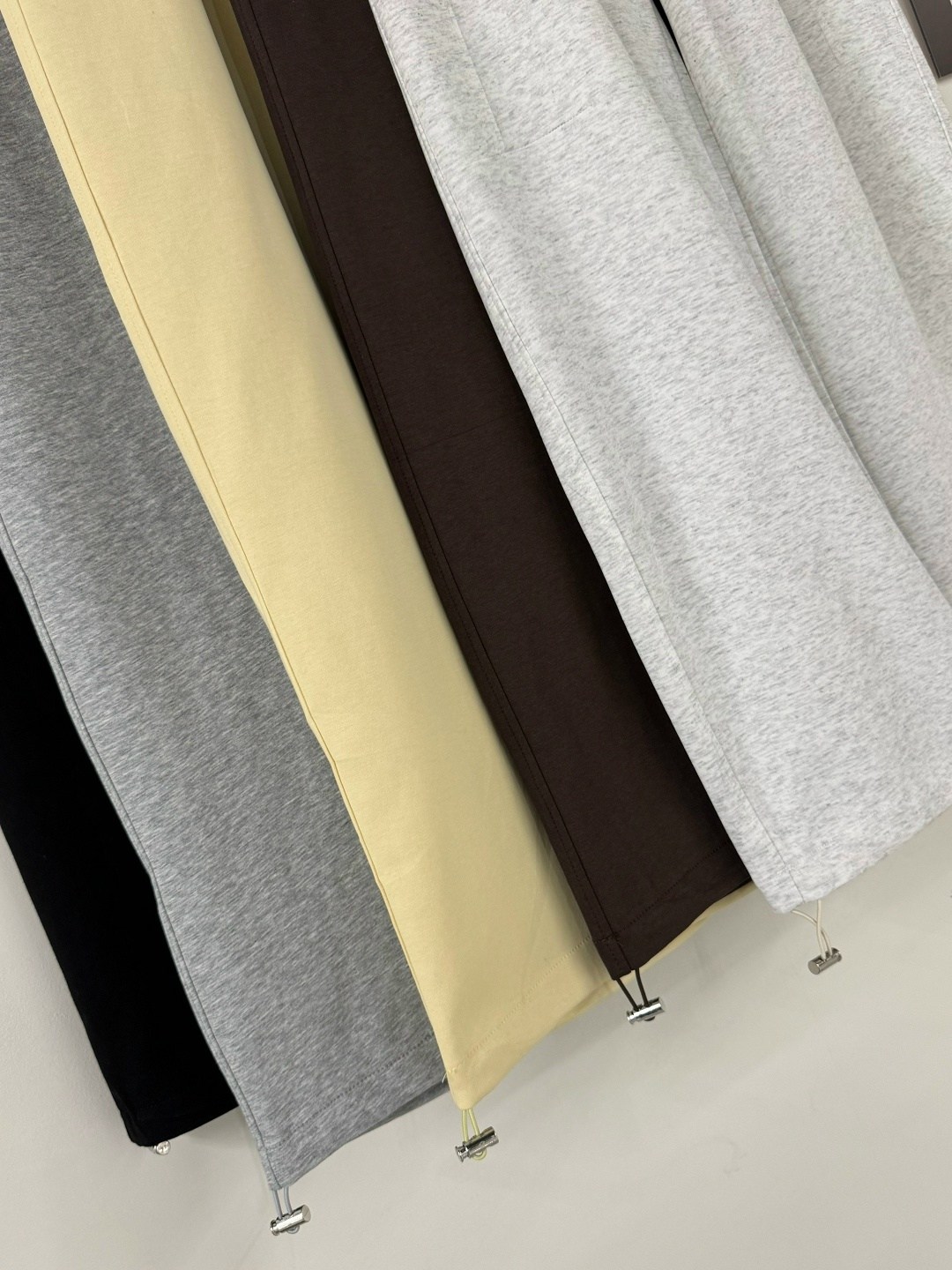 широкие брюки,брюки с широкими штанинами,повседневные брюки,брюки свободные,спортивные брюки