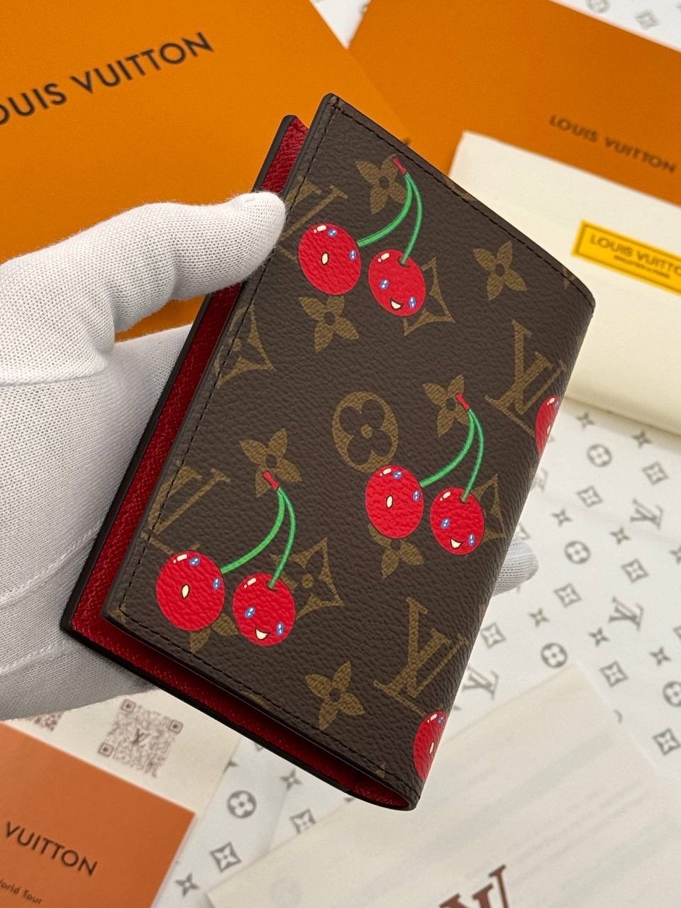 обложка для паспорта louis vuitton,louis vuitton кошелек,louis vuitton monogram,кошелек louis vuitton женский оранжевый,louis vuitton murakami
