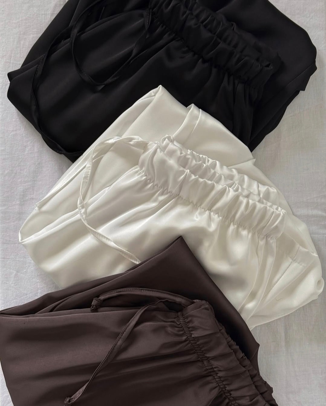 атласные брюки,шелковые брюки,брюки свободного кроя,брюки с широкими штанинами,повседневные брюки