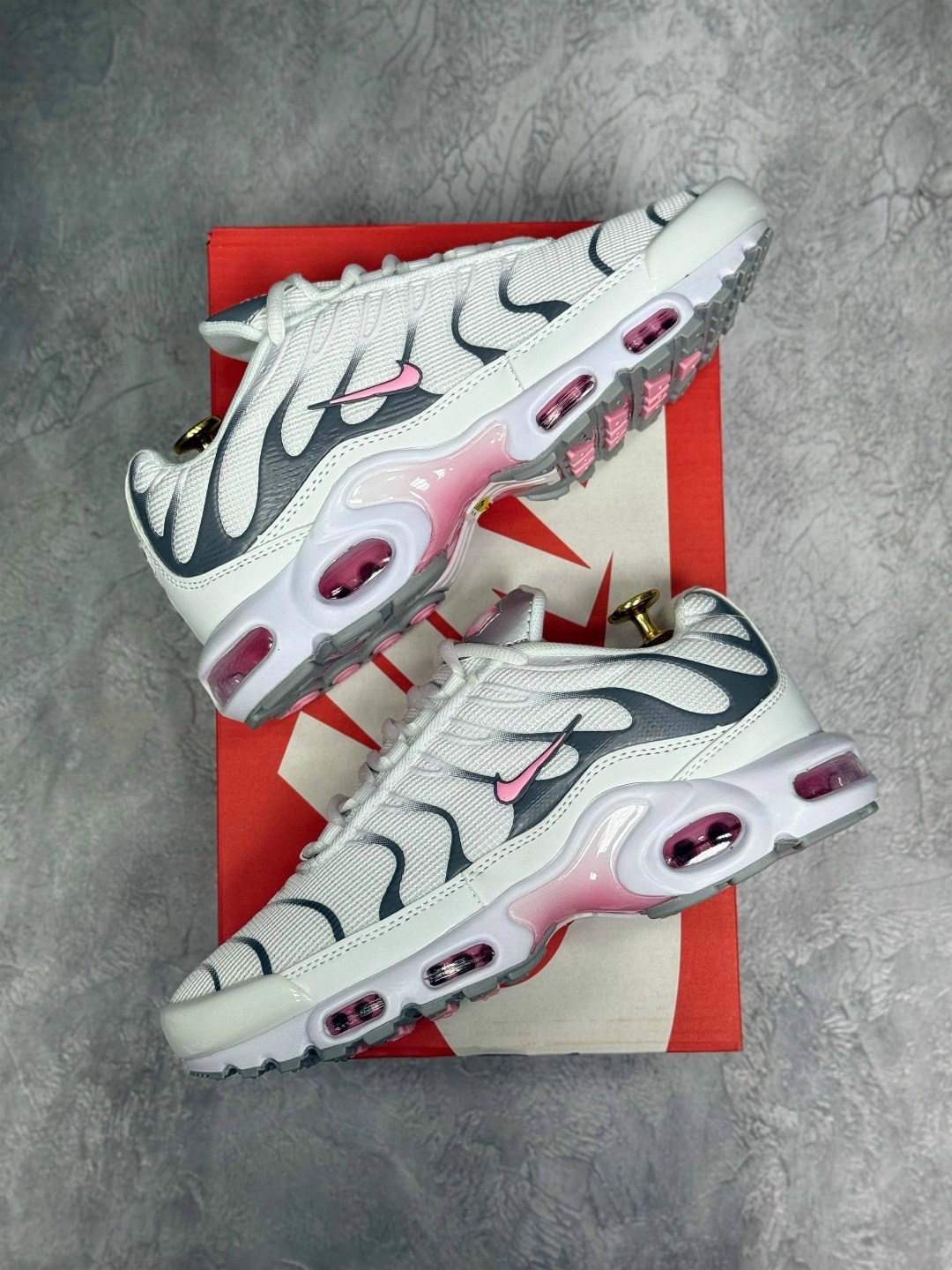 кроссовки летние спортивные nike air max tn plus,,кроссовки женские nike air max tn plus,nike air max tn plus,кроссовки nike air max tn plus