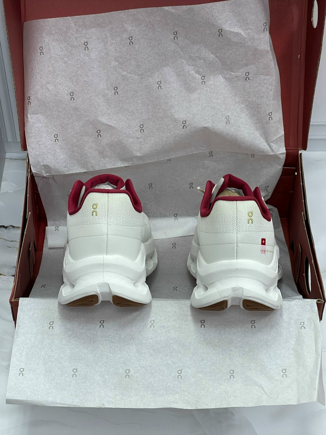 спортивная ,кроссовки on,повседневные кроссовки,кроссовки женскиe,оригинальные кроссовки