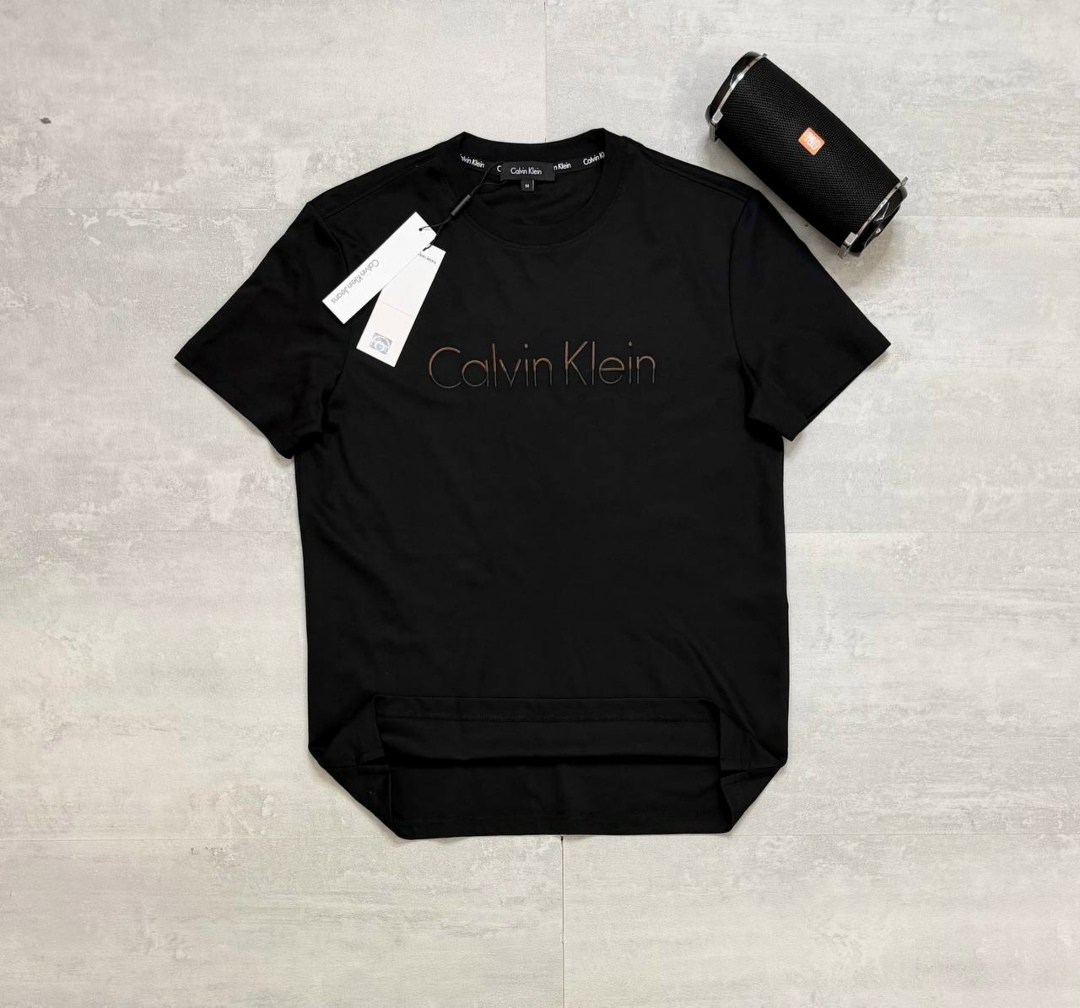 футболки мужские,футболка с коротким рукавом calvin klein raised rubber logo бежевый,мужская футболка calvin klein,бежевая футболка,футболки для мужчин