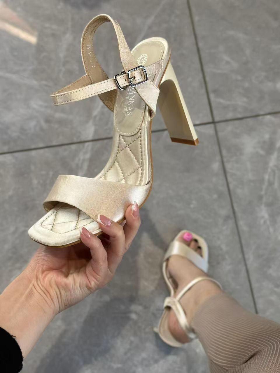 босоножки на каблуках,босоножки на высоком,босоножки,стильные босоножки,босоножки классические