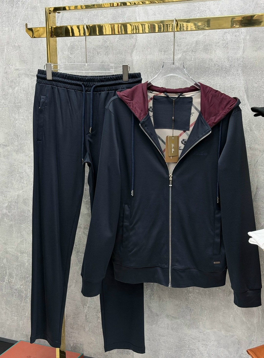 спортивный костюм brunello cucinelli,спортивный костюм loro piana,спортивный костюм мужской loro piana,спортивный костюм kiton,мужская спортивная одежда с капюшоном