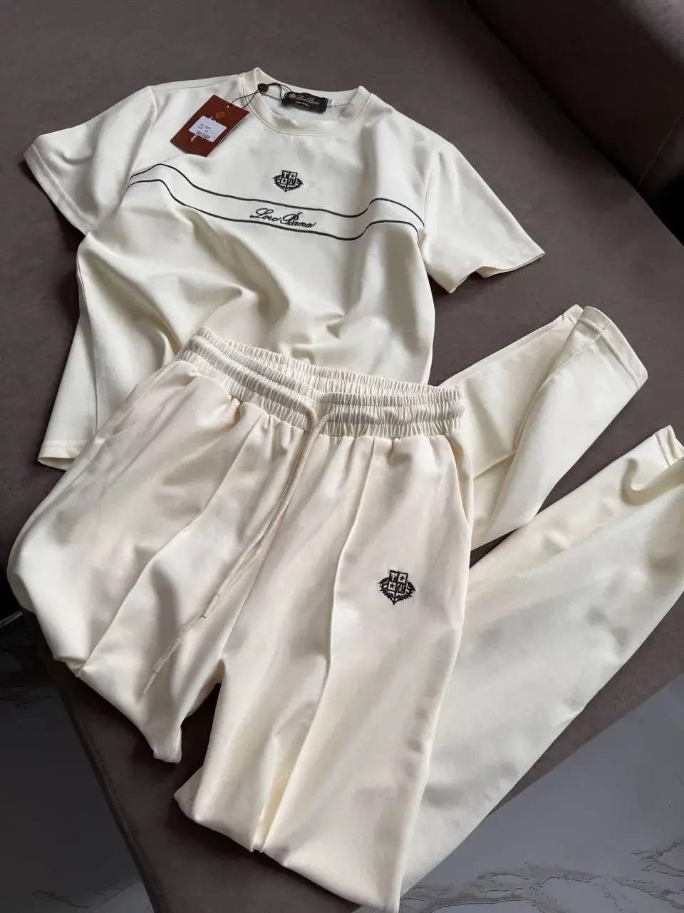 стильные костюмы,костюм белый,костюм спортивный,женский спортивный костюм,трикотажные костюмы