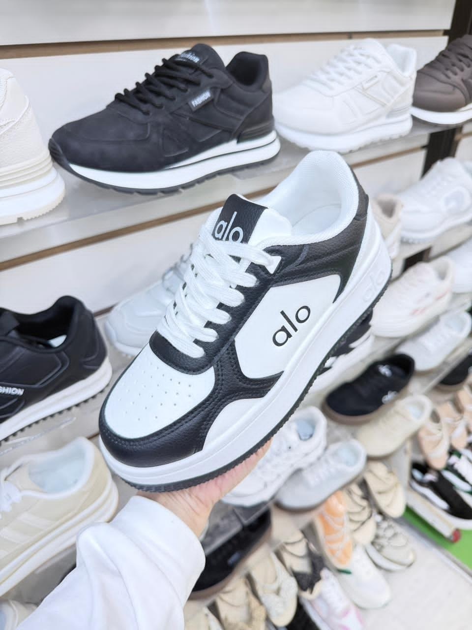 женские кроссовки,,кроссовки для женщин,кроссовка,кроссовки модные