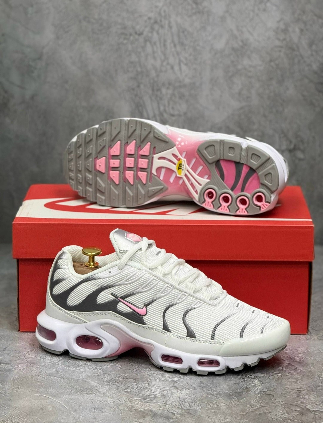 кроссовки летние спортивные nike air max tn plus,,кроссовки женские nike air max tn plus,nike air max tn plus,кроссовки nike air max tn plus