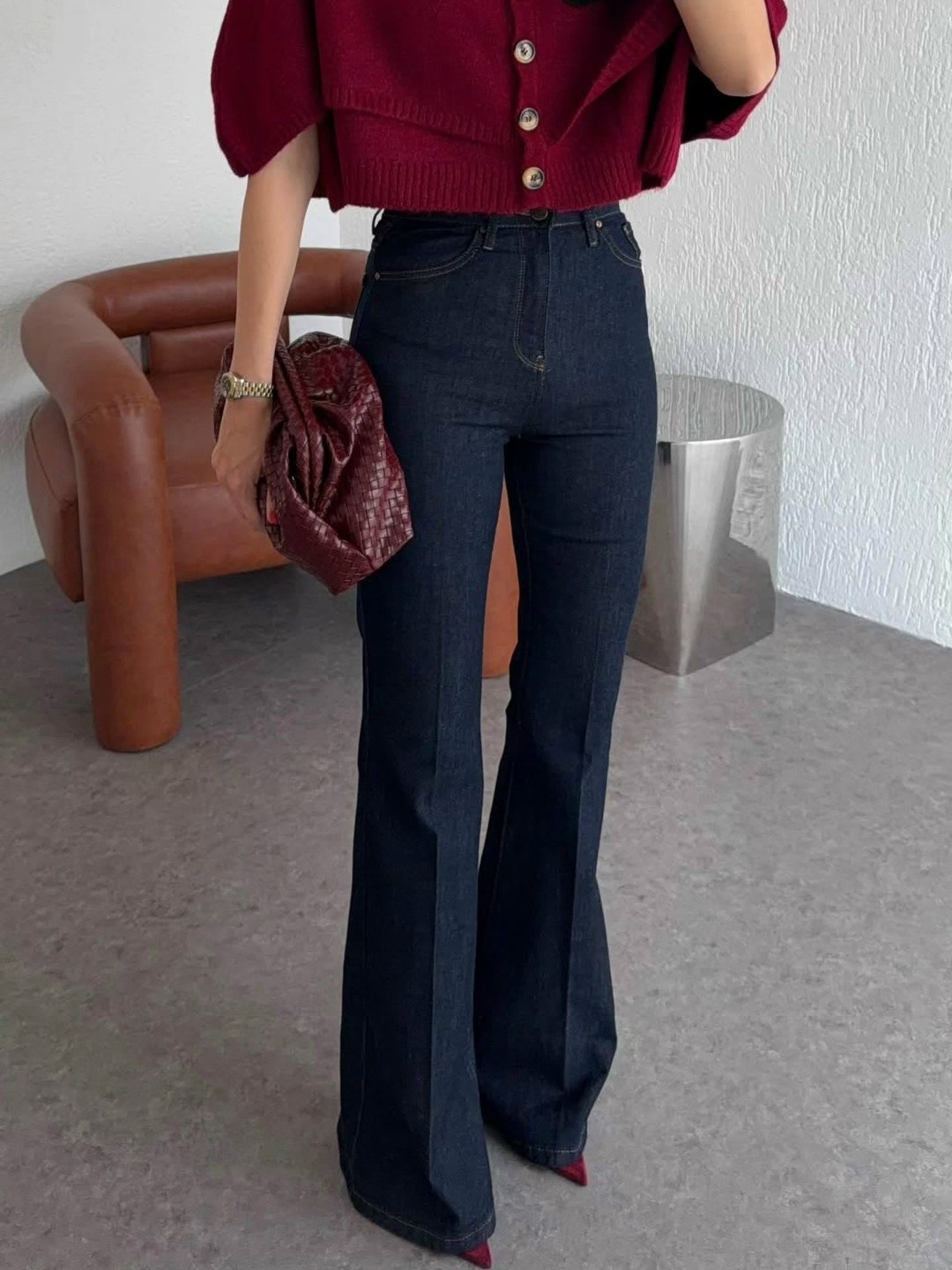 джинсы женские клеш,джинсы-клеш с высокой талией и карманами,расклешенные джинсы с высокой талией,джинсы-клеш женские с завышенной талией,джинсы стиль