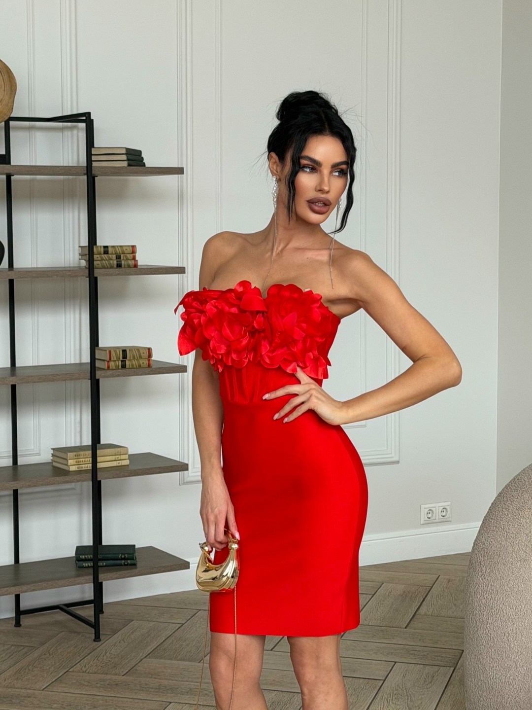 платья,мини платье,красное платье с открытыми плечами,короткие платье,красное облегающее платье