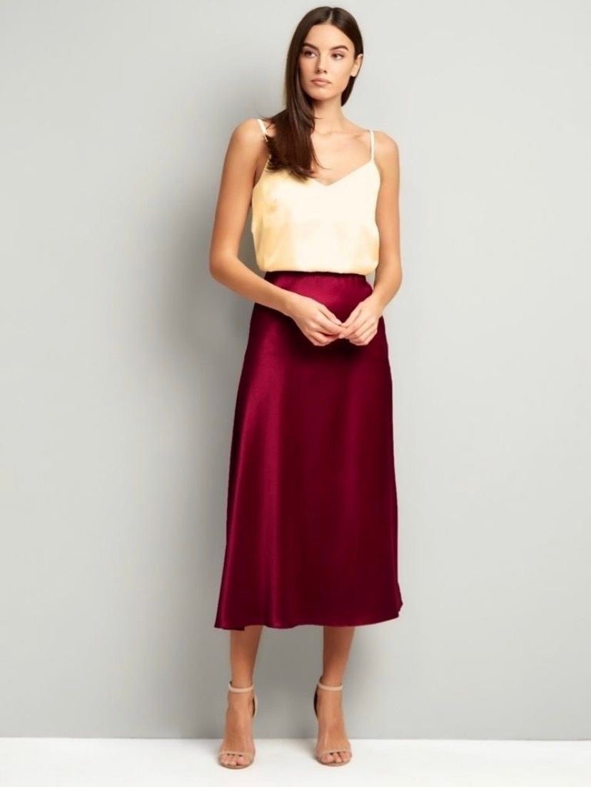 атласная юбка макси y.a.s глубокого шоколадно-коричневого цвета,юбка миди атласная шёлковая,шоколадная атласная юбка,юбка миди атласная,юбка атласная