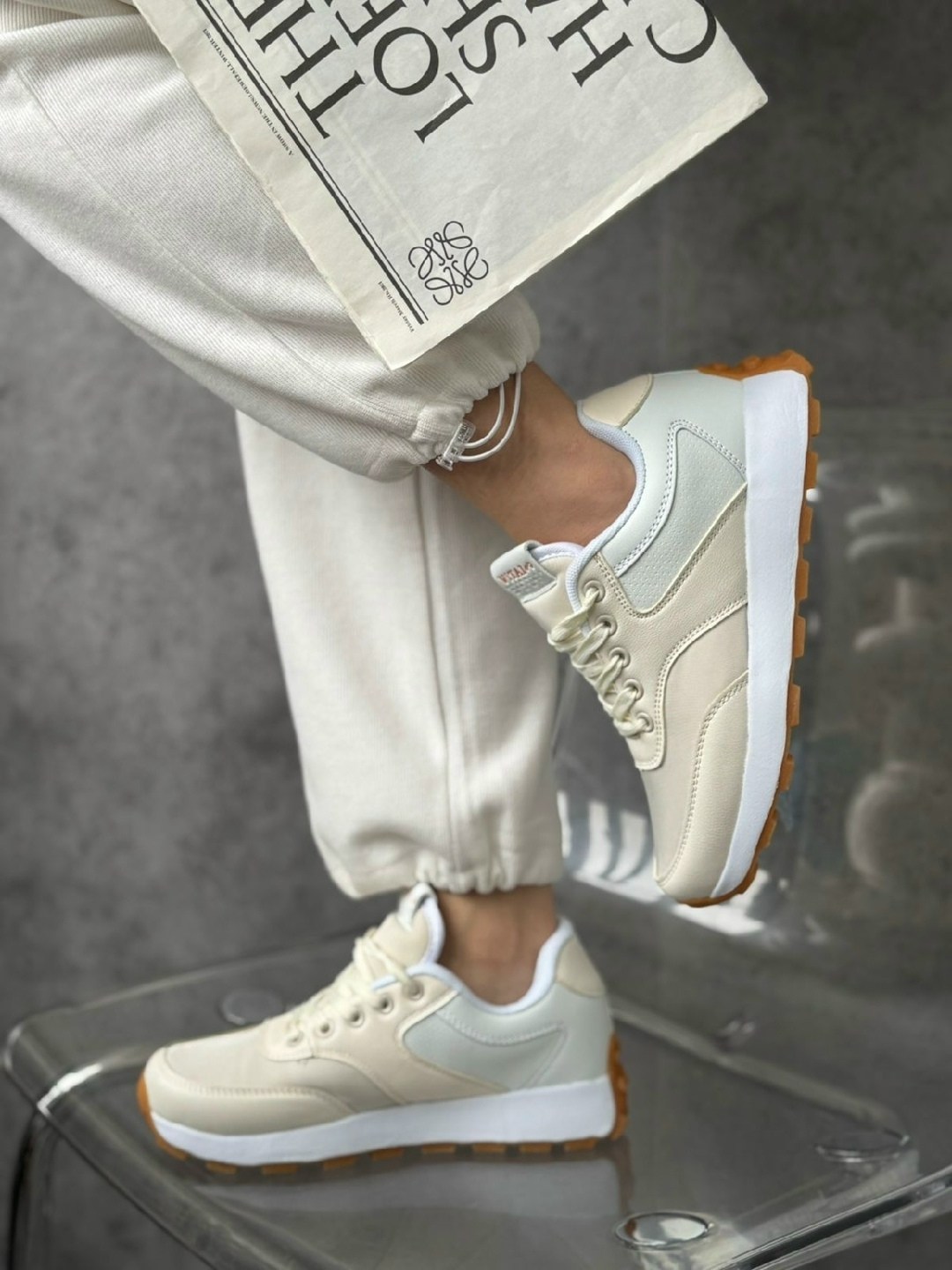 женские кроссовки,,кроссовки модные,белые кроссовки,стильные кроссовки