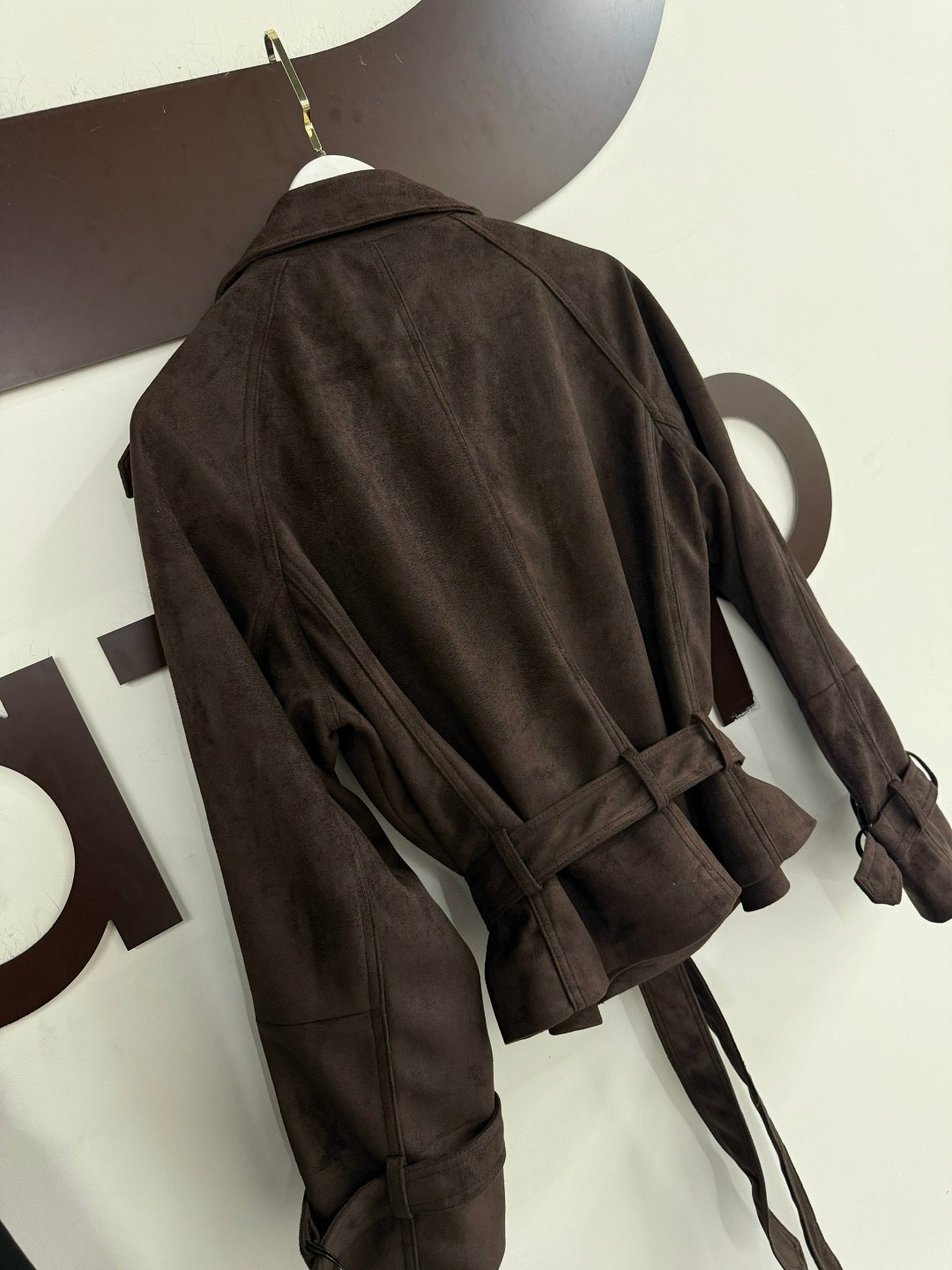 замшевая куртка,куртка замшевая женская,классическая коричневая замшевая женская куртка с поясом,курточка замшевая,женская кожаная куртка