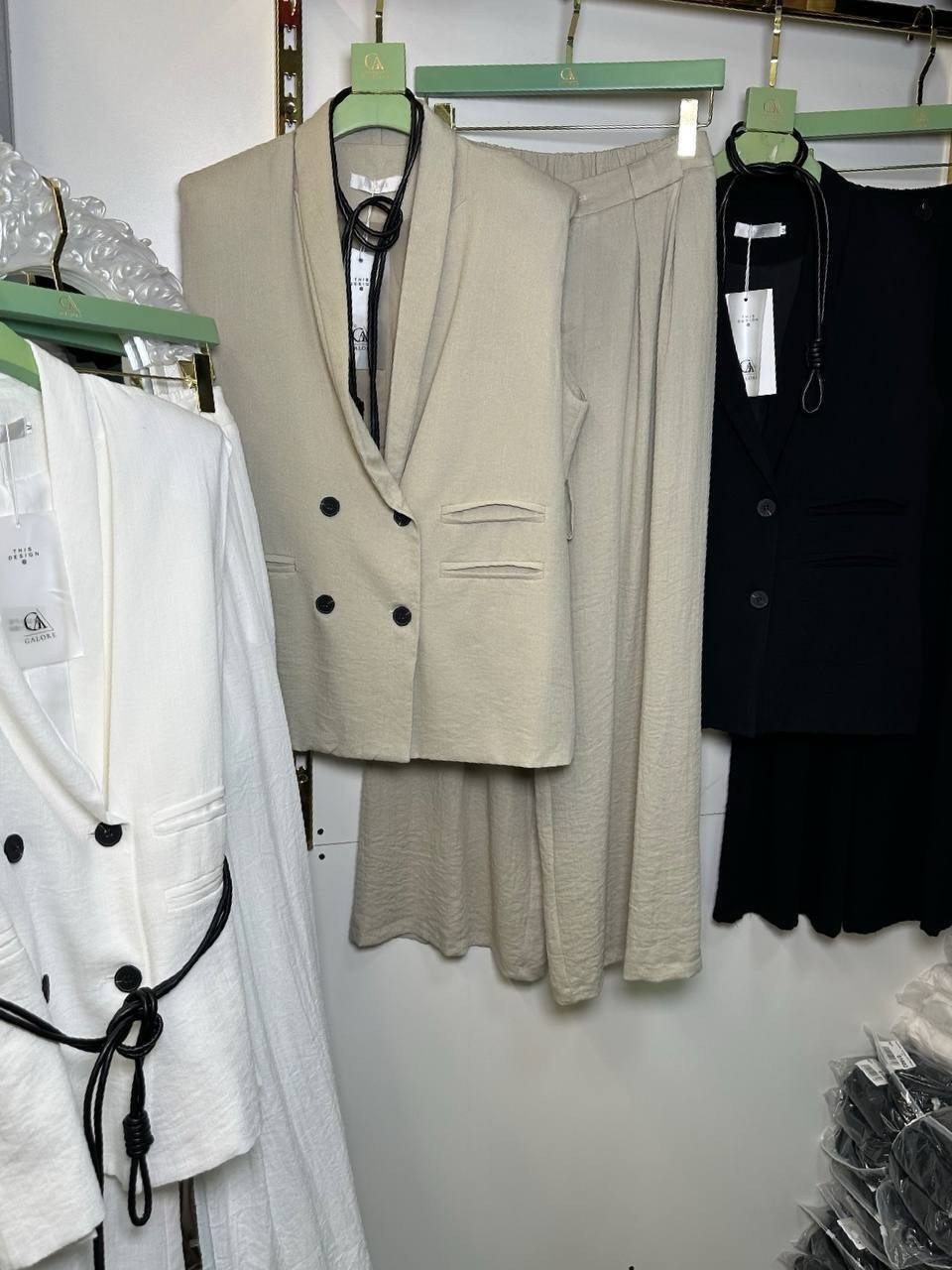 белый брючный костюм,брючный женский костюм,брючный костюм женский летний,брючный костюм с жилетом,брючный летний костюм