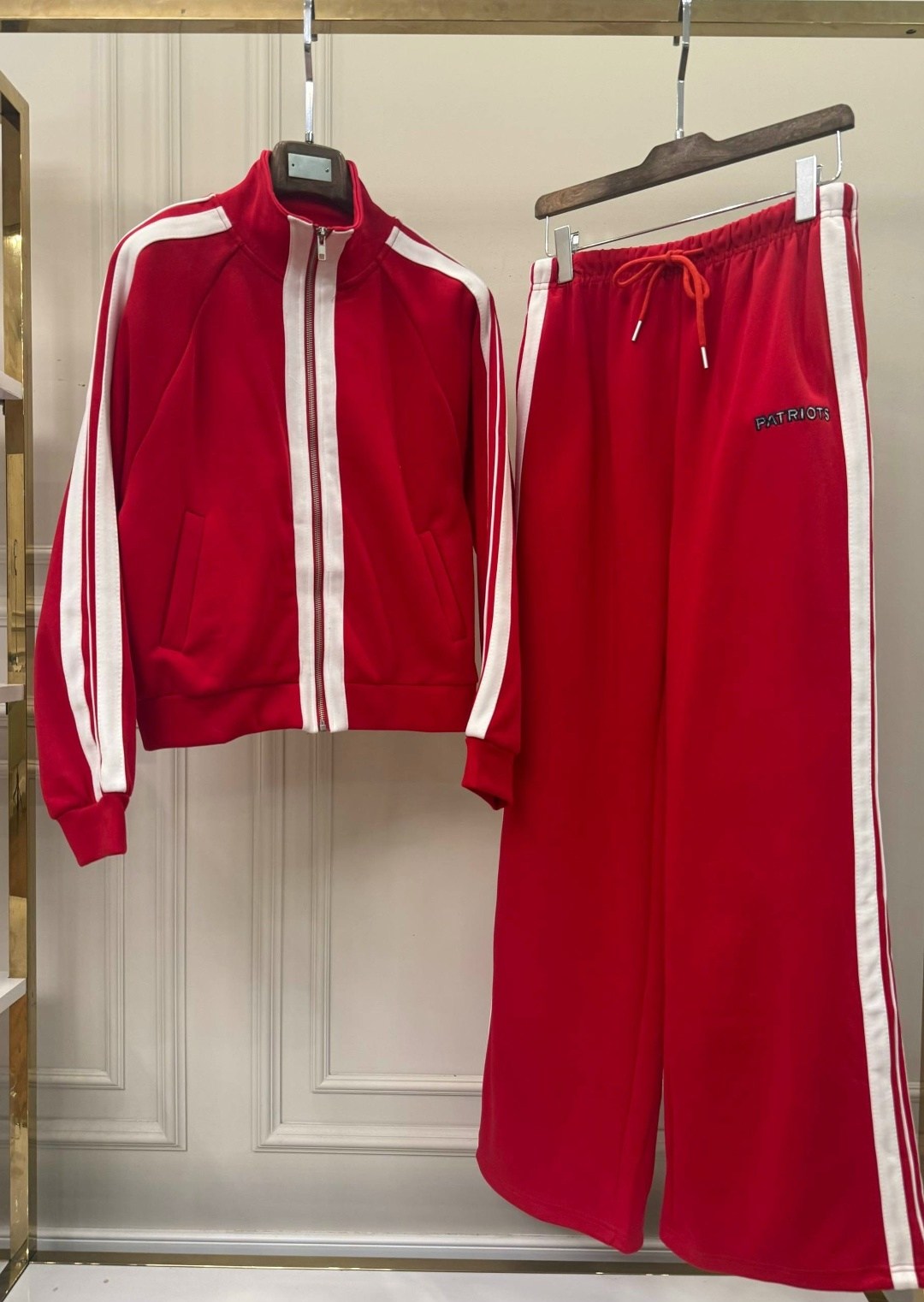 женские костюмы спортивные,красные спортивные костюмы,спортивный костюм,спортивный костюм miu miu,костюм модный