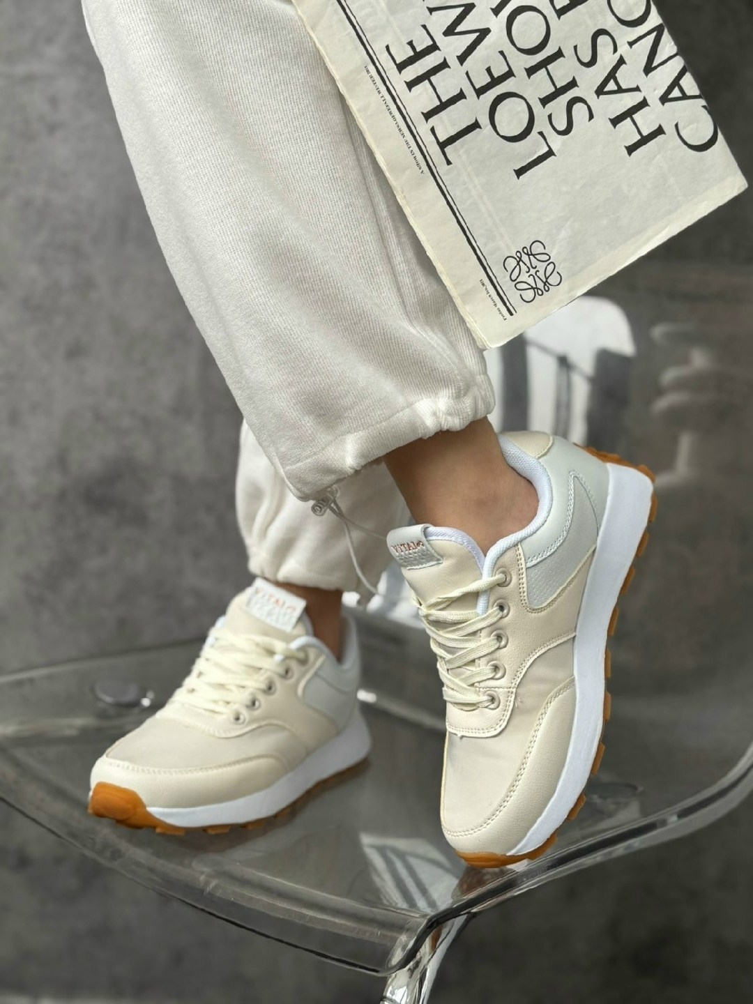 женские кроссовки,,кроссовки модные,белые кроссовки,стильные кроссовки