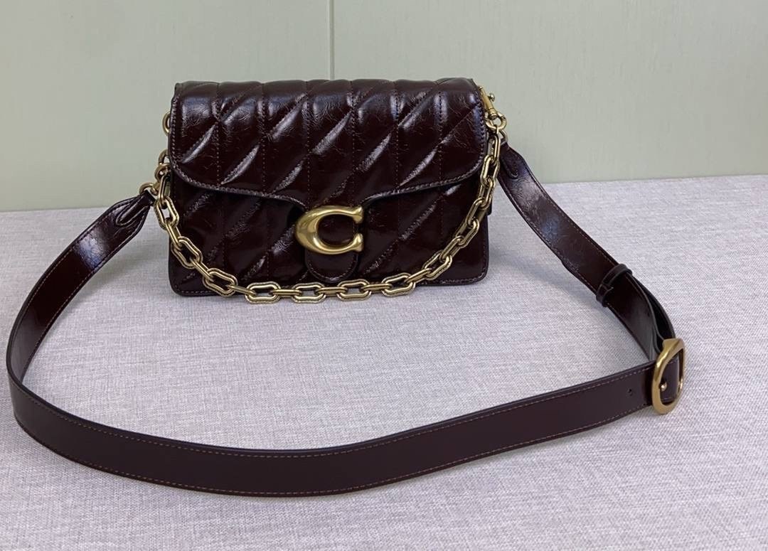 сумка coach женская,стеганая сумка через плечо 26 с цепочкой coach черный,стеганая кожаная сумка через плечо tabby 20 с цепочкой coach,сумка coach,сумка стеганая