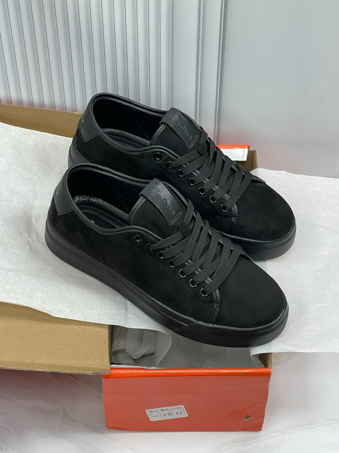 ,кеды замшевые,brunello cucinelli кроссовки мужские,мужские кроссовки черные из замши и белой подошвой,кеды мужские