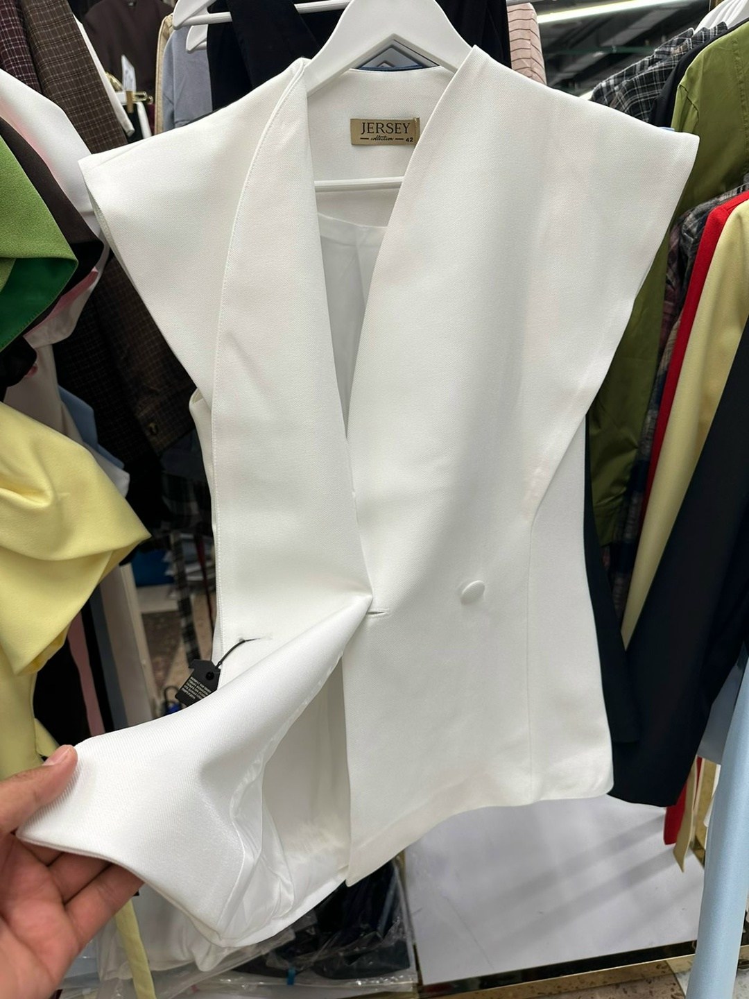 одежд,,модная одежда,ассортимент одежды