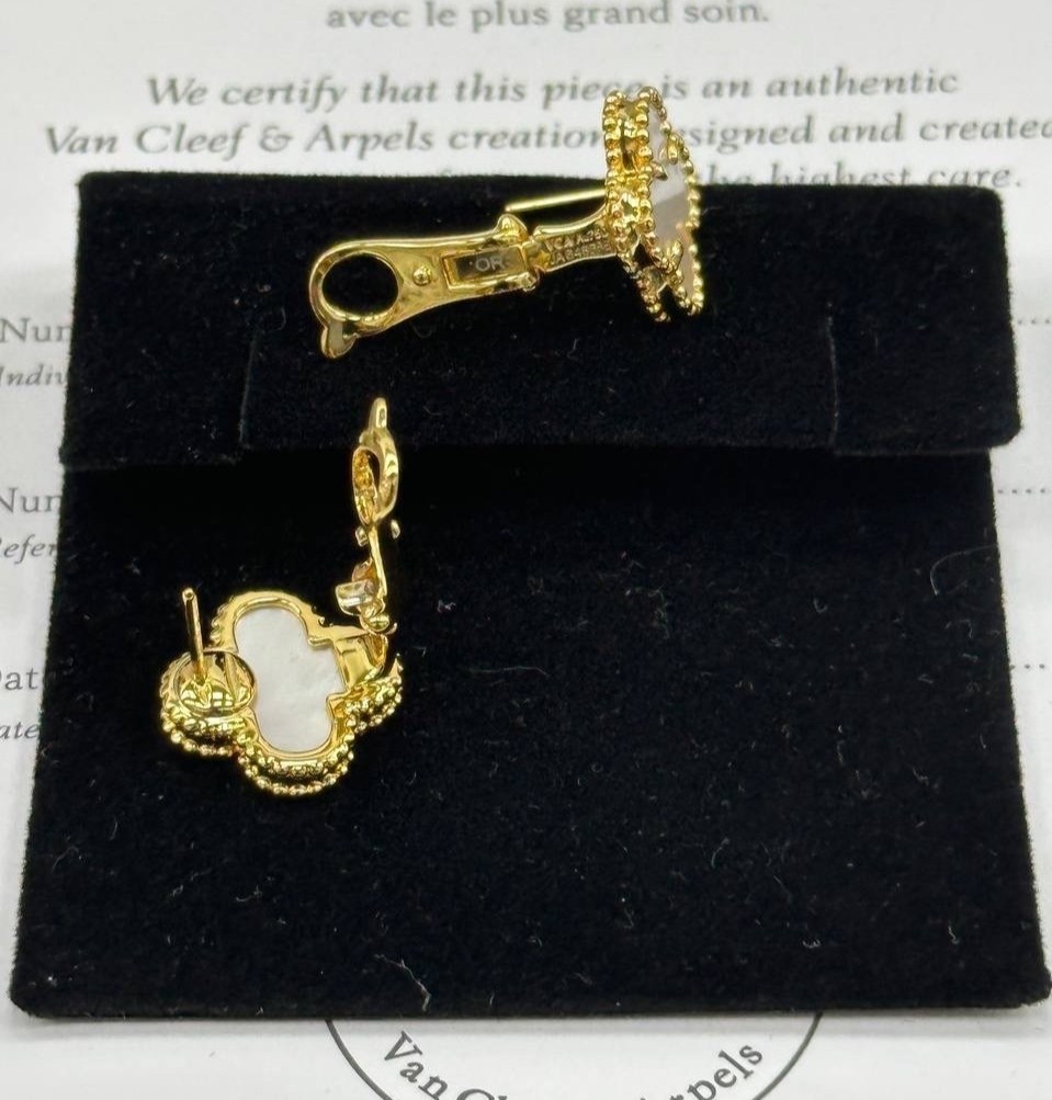серьги клевер четырехлистный золото,серьги van cleef arpels,серьги из четырехлистного клевера van cleef,модные серьги с четырехлистным клевером из циркония,серьги van cleef arpels alhambra