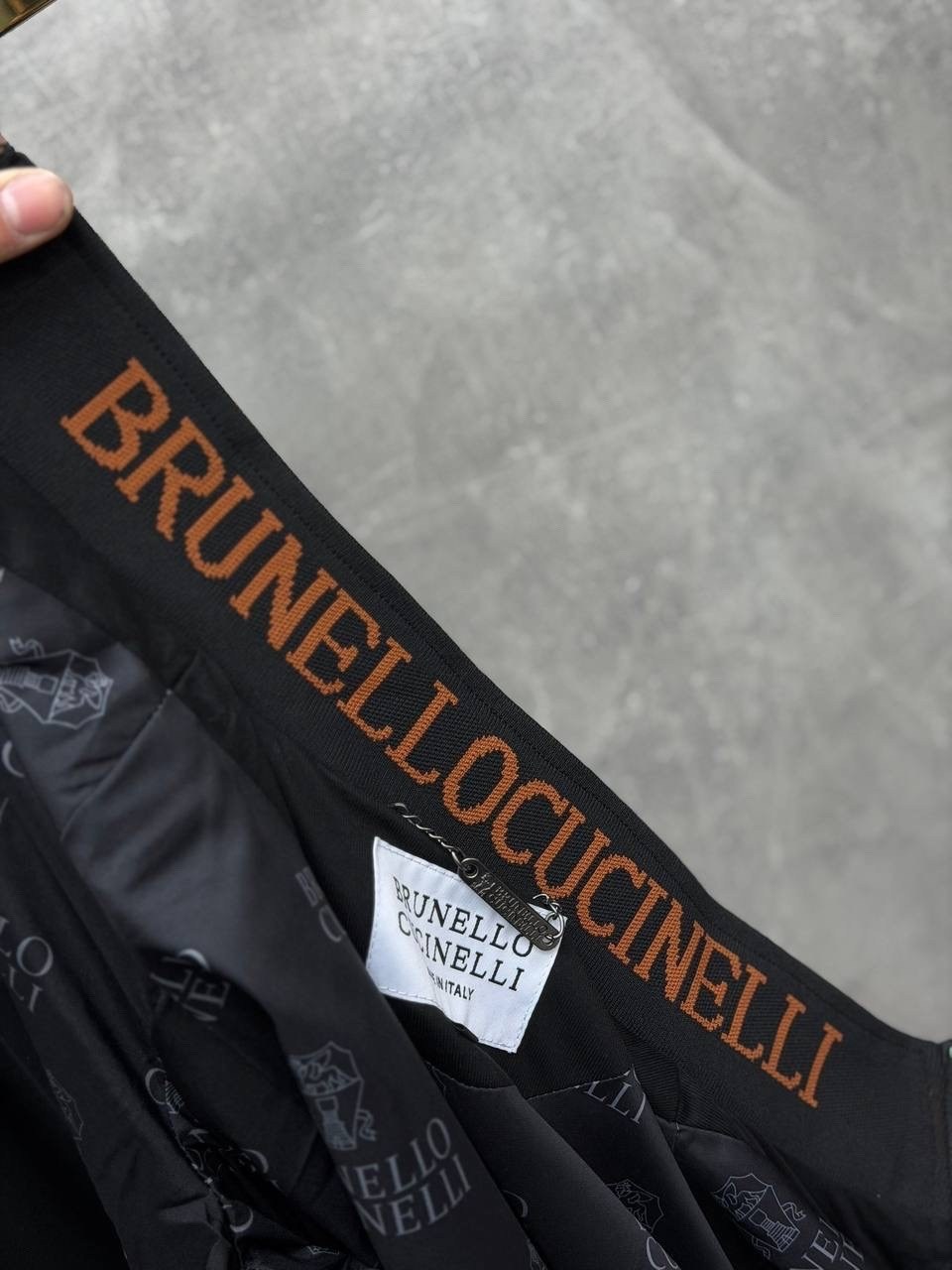 спортивный костюм brunello cucinelli,прогулочный костюм brunello cucinelli,спортивный костюм brunello cucinelli чёрный,костюм brunello cucinelli,мужской спортивный костюм brunello cucinelli