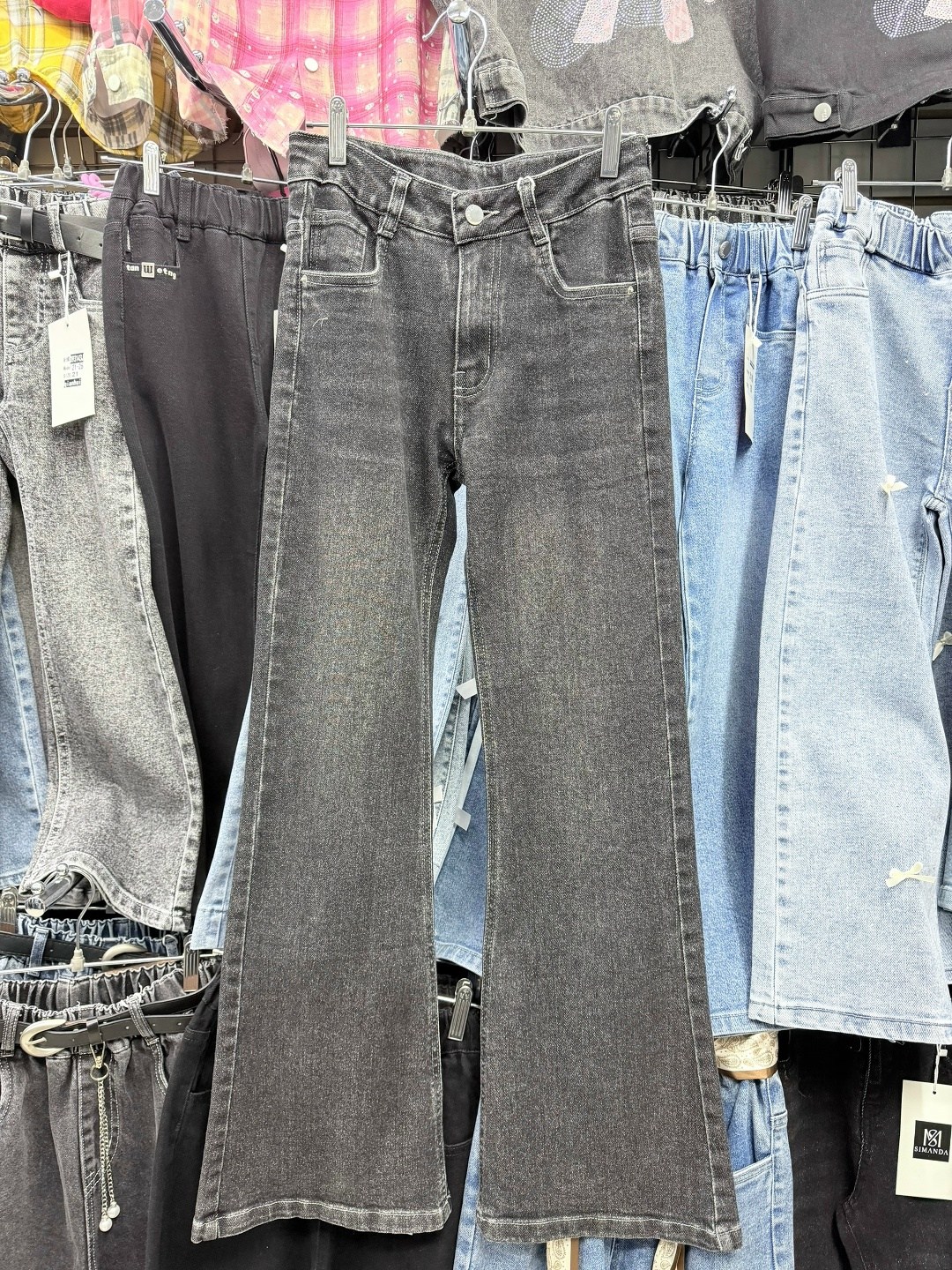 коричневые джинсы клеш женские,джинсы клеш женские,расклешенные джинсы,женские брюки клеш,коричневые джинсы женские