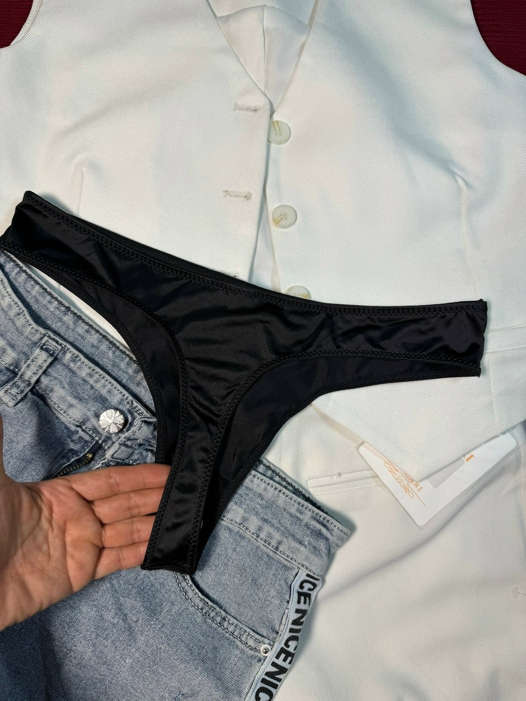 женские трусы стринги,стринги victoria's secret со стразами,трусы виктория сикрет оригинал,женские трусы красные,женские трусики