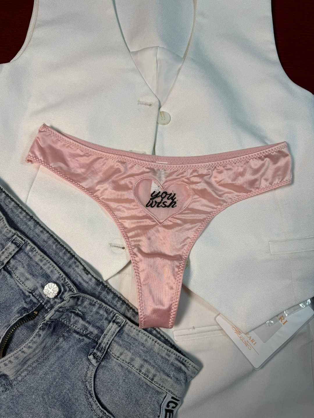 женские трусы стринги,стринги victoria's secret со стразами,трусы виктория сикрет оригинал,женские трусы красные,женские трусики