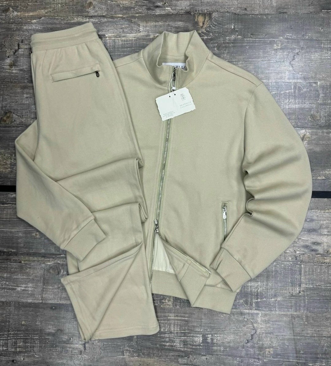 костюм спортивный,костюм спортивный мужской,спортивный костюм brunello cucinelli,костюм бежевый,мужская мода