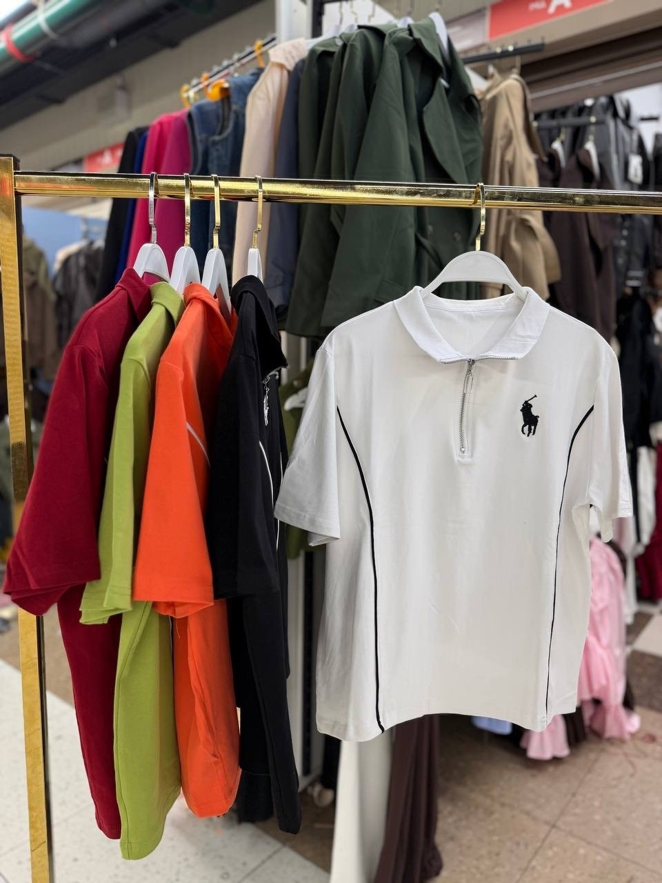 ,стильная футболка,футболка-поло на замке,поло футболка женская