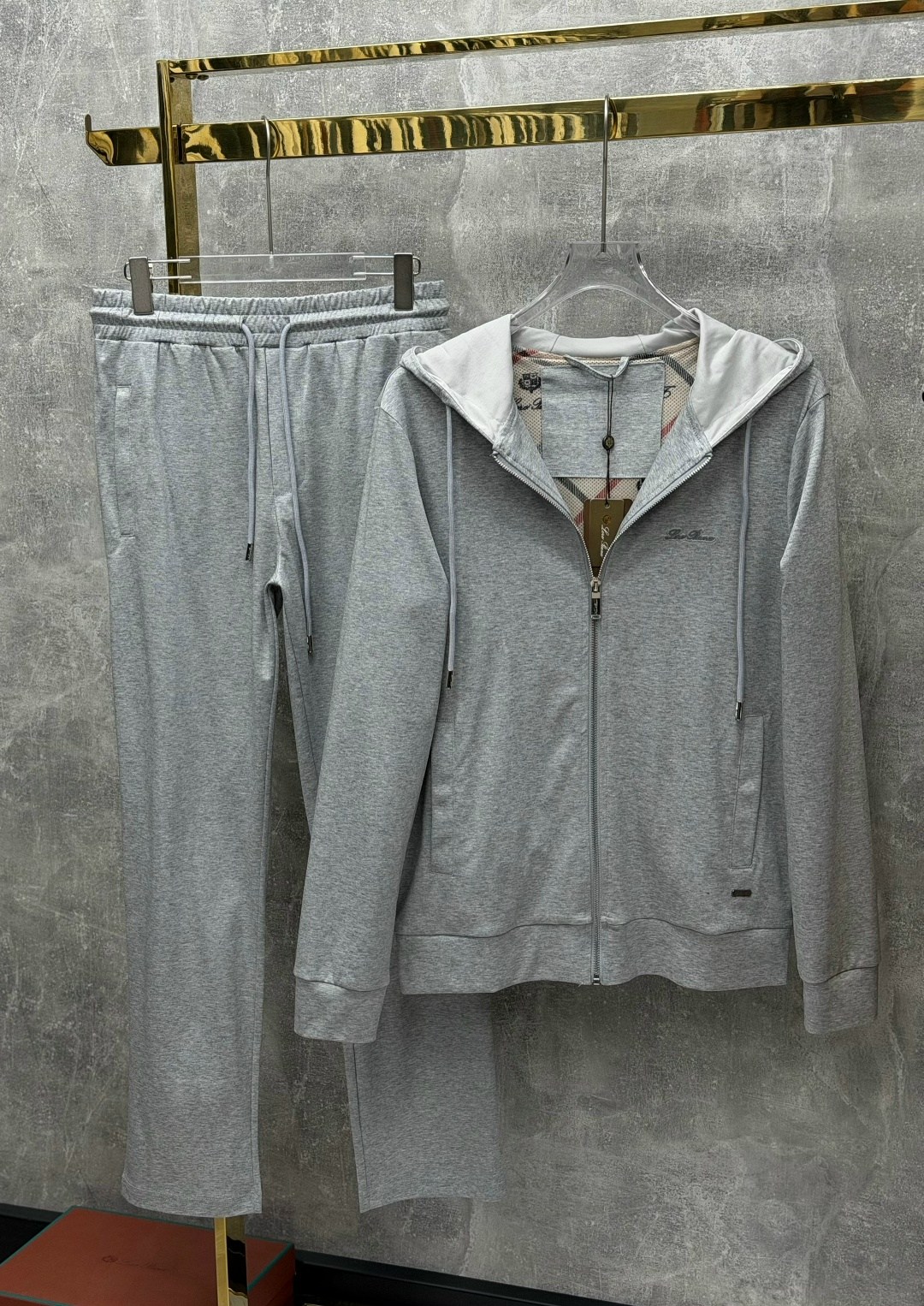 спортивный костюм brunello cucinelli,мужские спортивные костюмы brunello cucinelli,костюм brunello cucinelli серый,прогулочный костюм brunello cucinelli 33621,спортивный костюм брунелло кучинелли