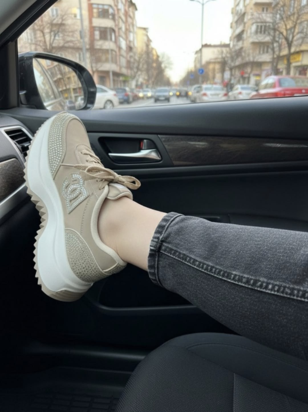 ,кроссовки женскиe,модные кроссовки,женская ,обуви