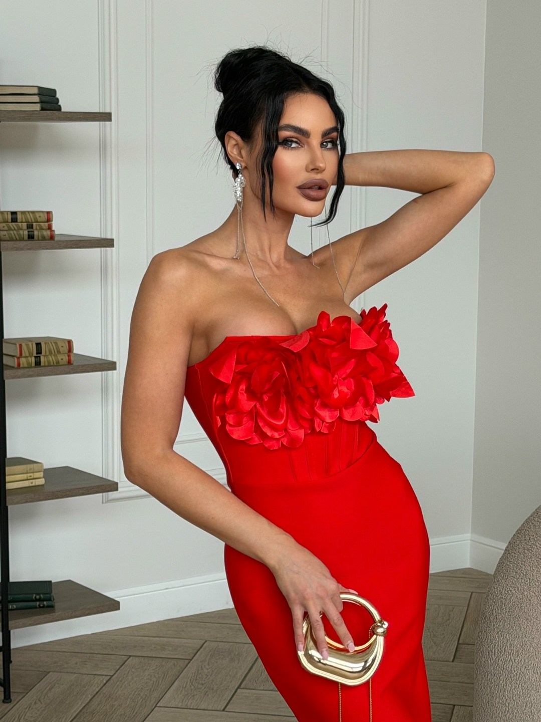 платья,мини платье,красное платье с открытыми плечами,короткие платье,красное облегающее платье