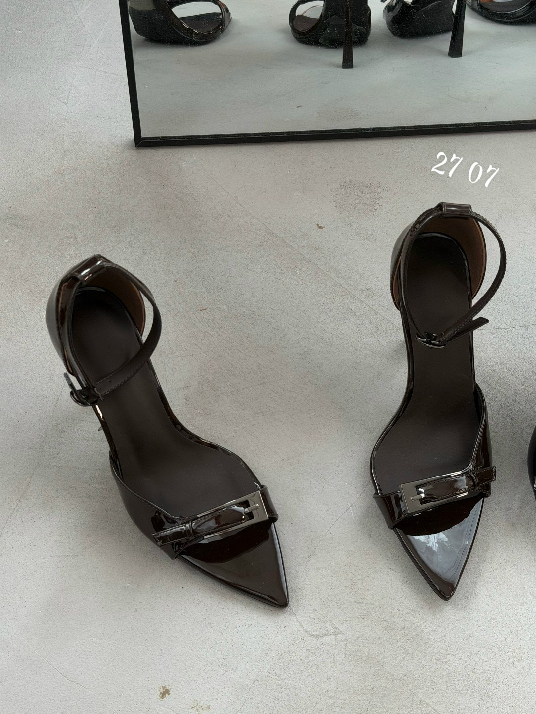 ,босоножки женские,босоножки араз женские,босоножки с ремешками,необычные босоножки