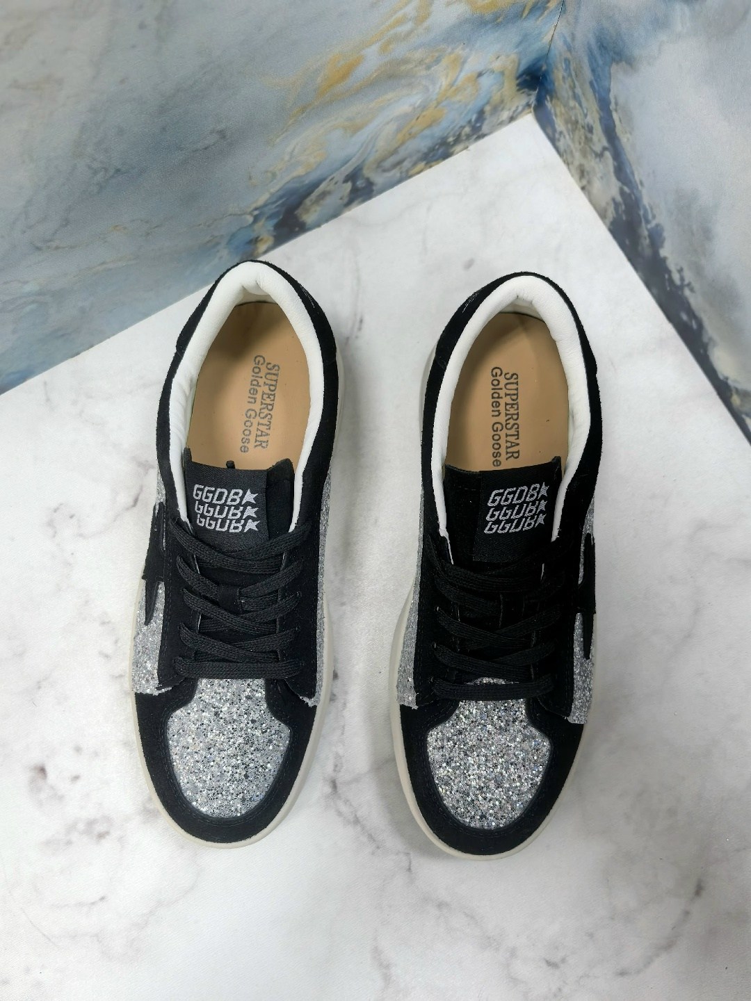 ,кроссовки golden goose с пайетками на платформе,golden goose кеды hi star с блестками белый, женская,кеды super-star с блестками golden goose черный