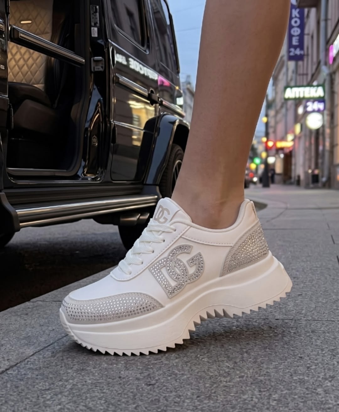 ,кроссовки женскиe,модные кроссовки,женская ,обуви