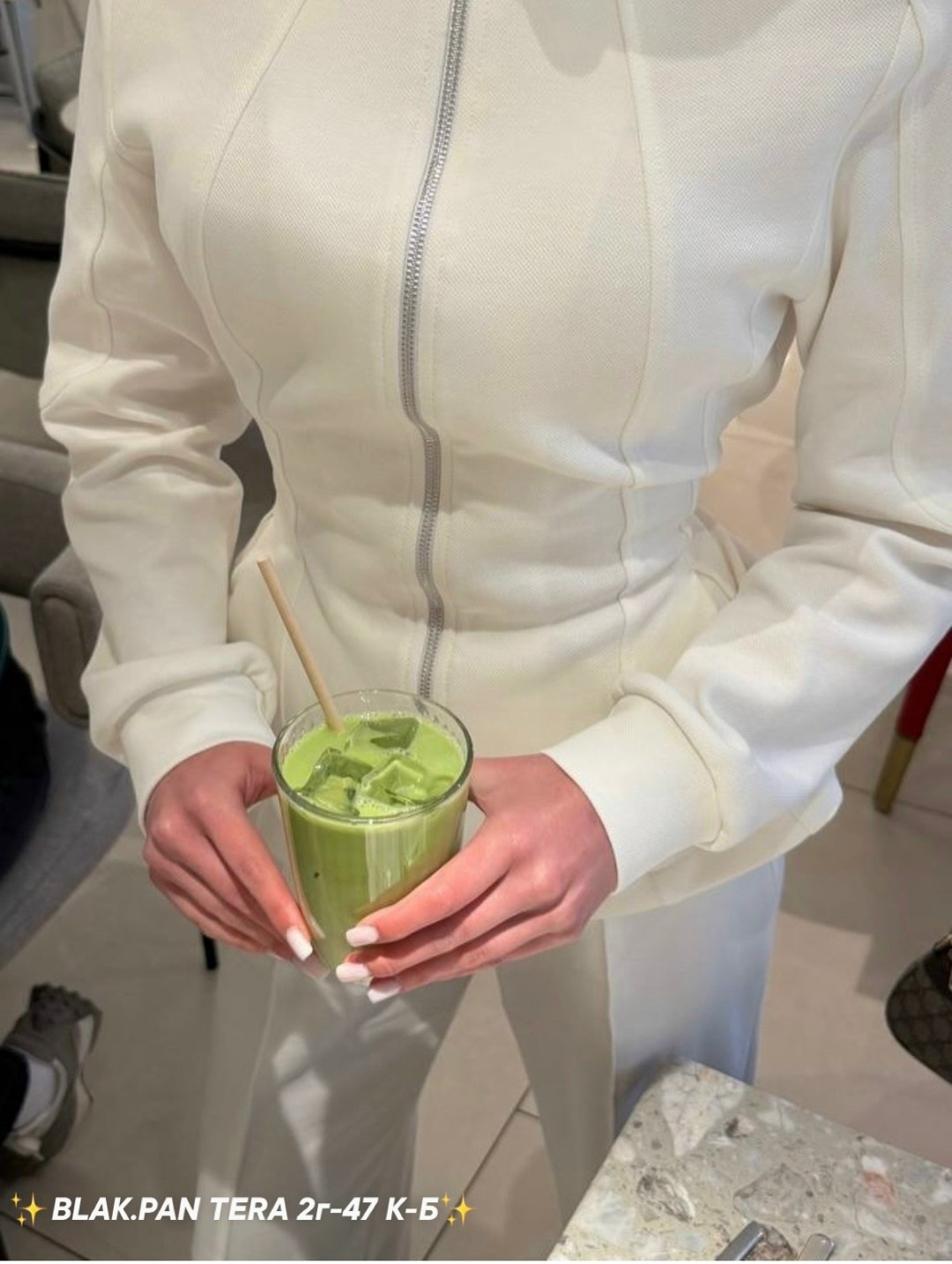 спортивный костюм свободного кроя,cпортивный костюм женский на флисе,костюм брючный с капюшоном futurcouture,женские костюмы спортивные,женский спортивный костюм на молнии